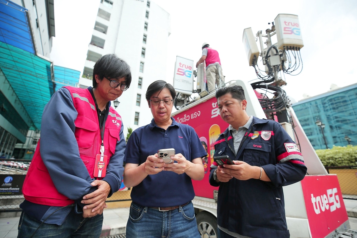 True Deploys COW Units for 5G/4G at Road Collapse Near Vajira Hospital, Offers 10GB Free Data