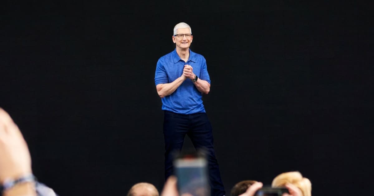 Apple CEO Tim Cook Buys 3 Million of Nike Shares Photo