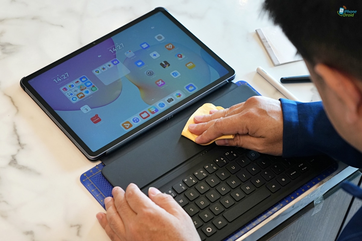 HUAWEI Service Giving Season