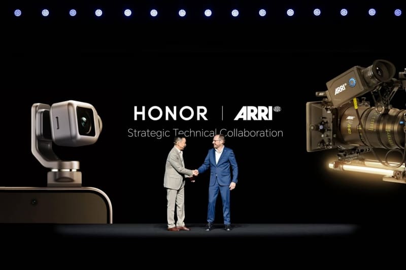 HONOR Debuts Robot Phone, Humanoid Robot, and Magic V6 at MWC 2026